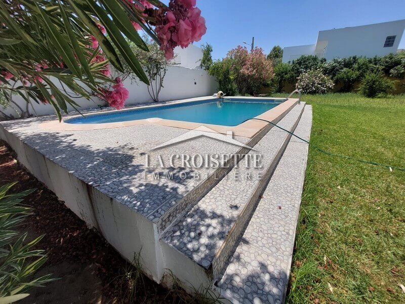 Villa S+3 avec piscine à La Soukra